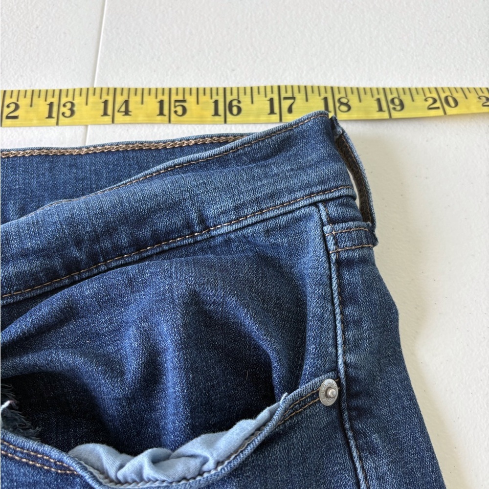 Levi’s Classic Straight Women Size 16 Medium Wash Denim Casual School Teacher - Picture 7 of 9